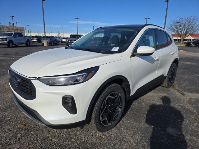 New 2026 Ford Escape Platinum w/ Class II Trailer Tow Package image 1