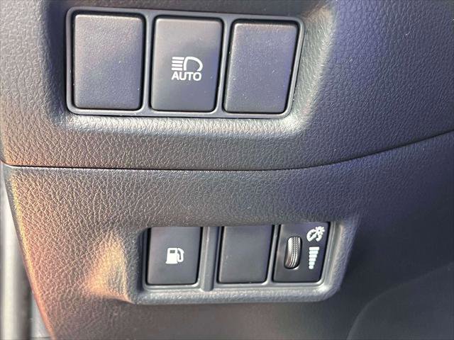 Certified 2021 Toyota C-HR XLE image 18