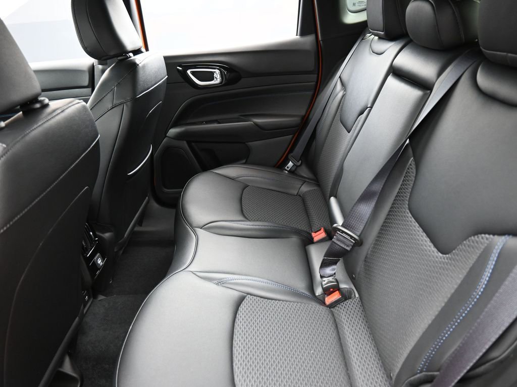New 2026 Jeep Compass Latitude image 13