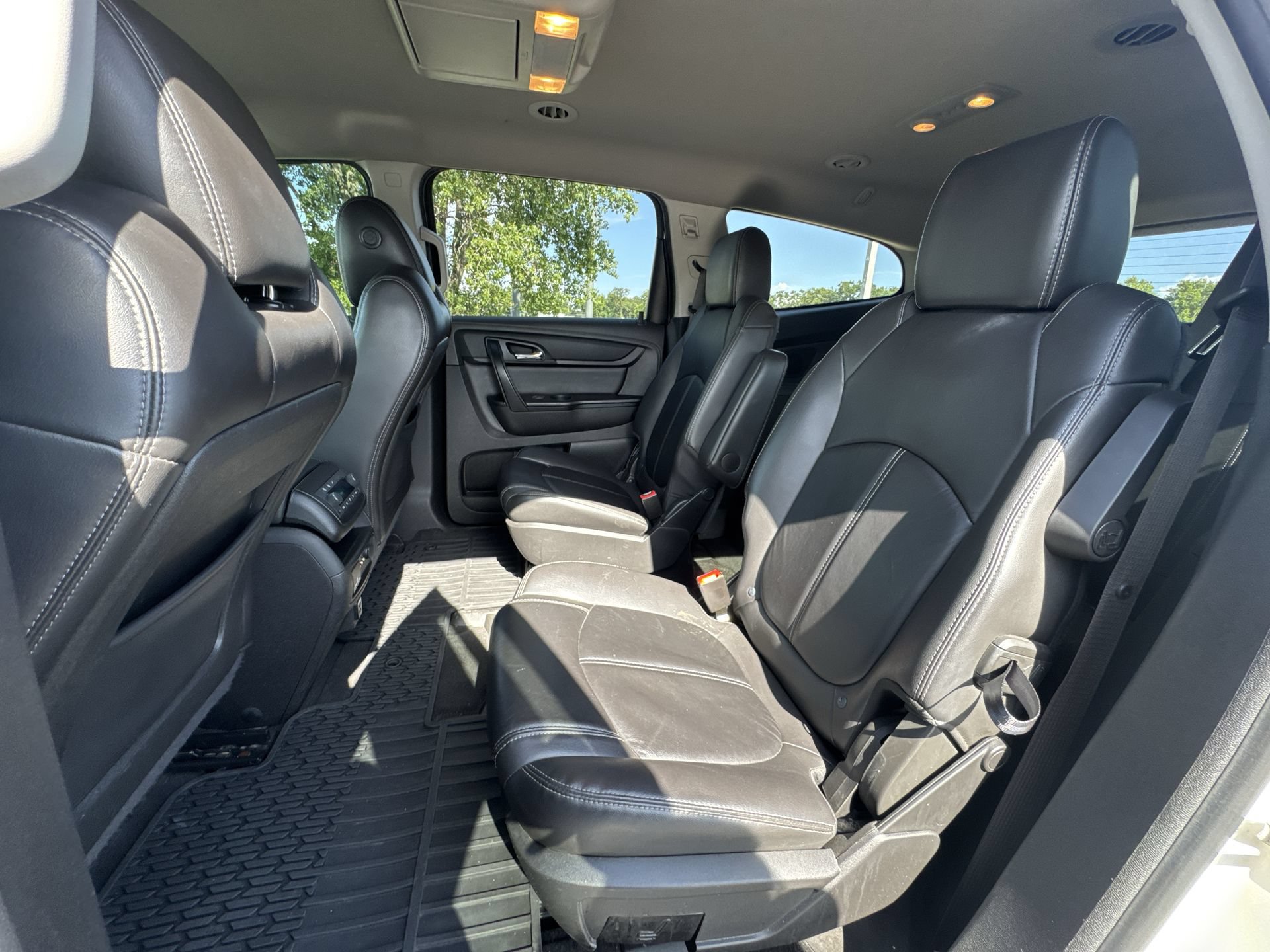 Used 2015 Chevrolet Traverse LT FWD image 21