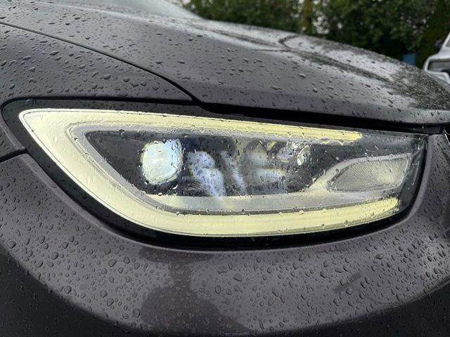Used 2023 Chrysler Pacifica Touring-L FWD image 10