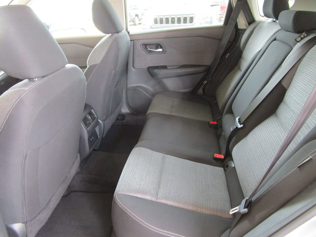 Used 2023 Nissan Rogue SV image 13