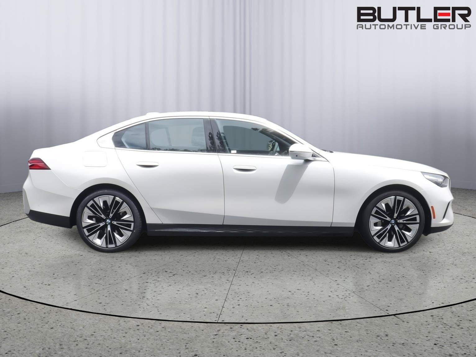 Used 2026 BMW 530i RWD image 9