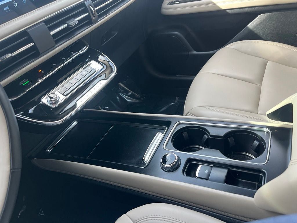 Used 2025 Lincoln Corsair AWD image 34