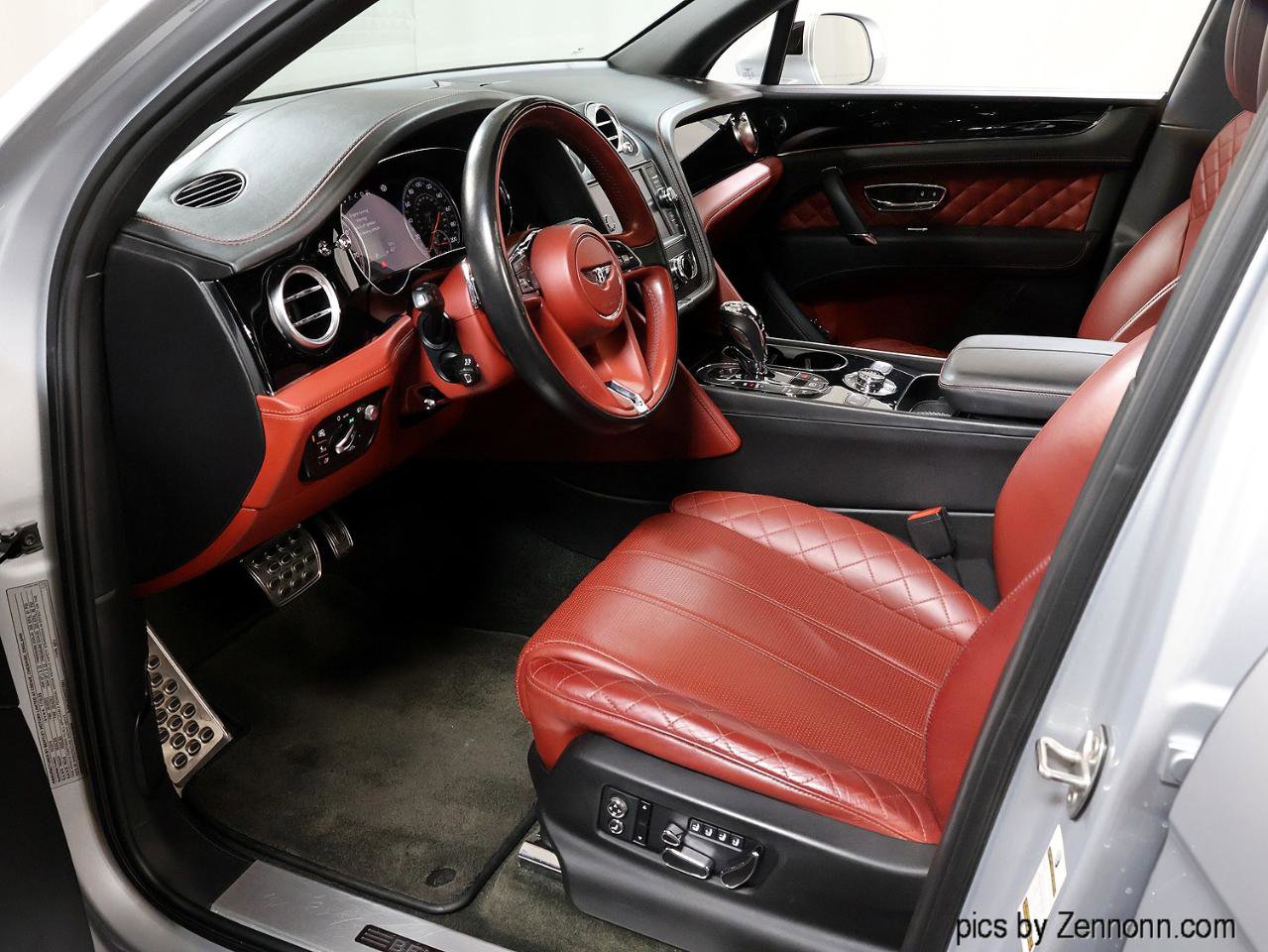 Used 2017 Bentley Bentayga image 14