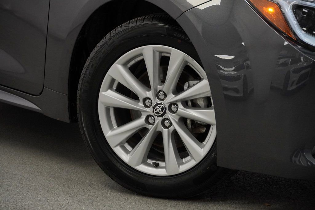 Used 2024 Toyota Corolla SE video 4