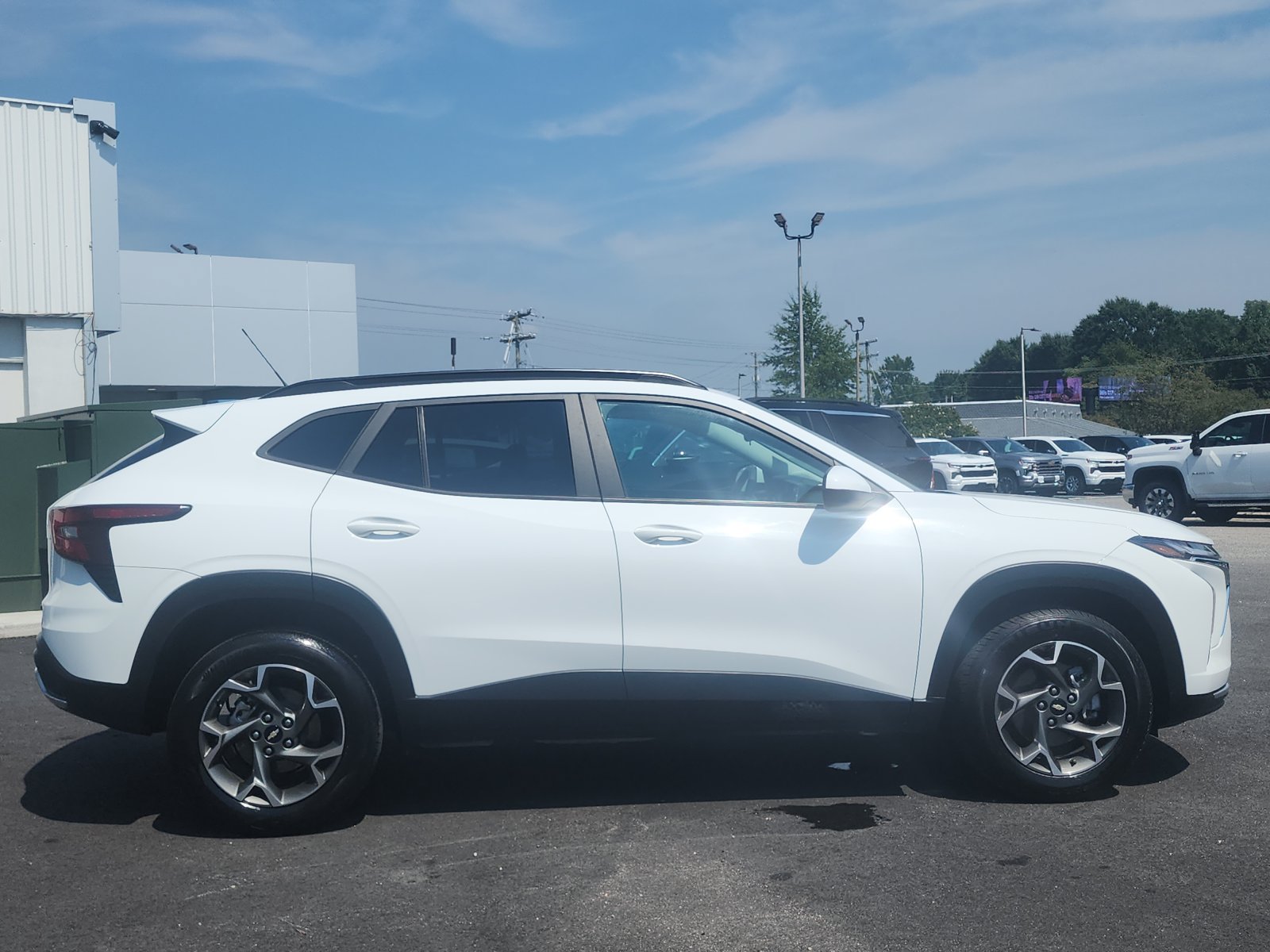 Used 2025 Chevrolet Trax LT FWD image 6