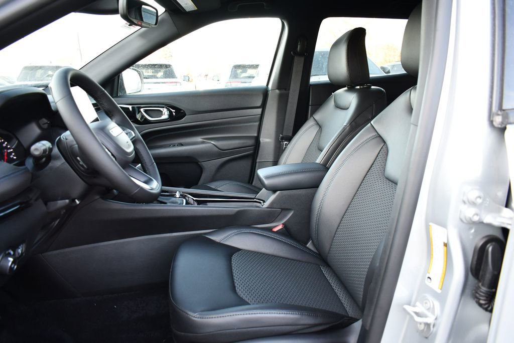 New 2026 Jeep Compass Latitude image 11