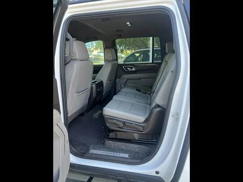 Used 2022 Chevrolet Suburban Z71 w/ Luxury Package AWD/4WD image 14