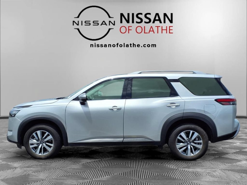Used 2025 Nissan Pathfinder SL FWD image 20