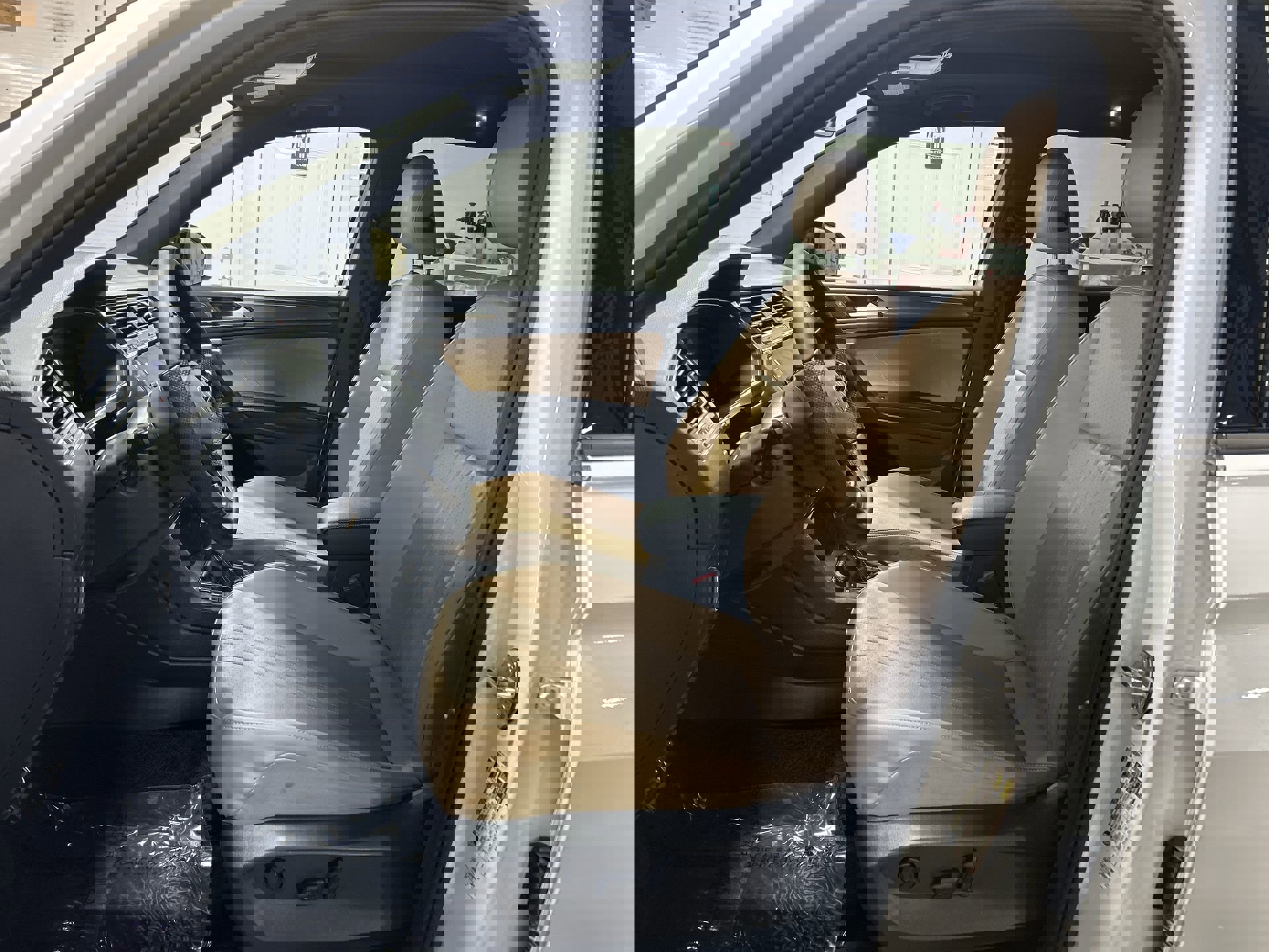 Used 2022 Volkswagen Tiguan SE R-Line image 21