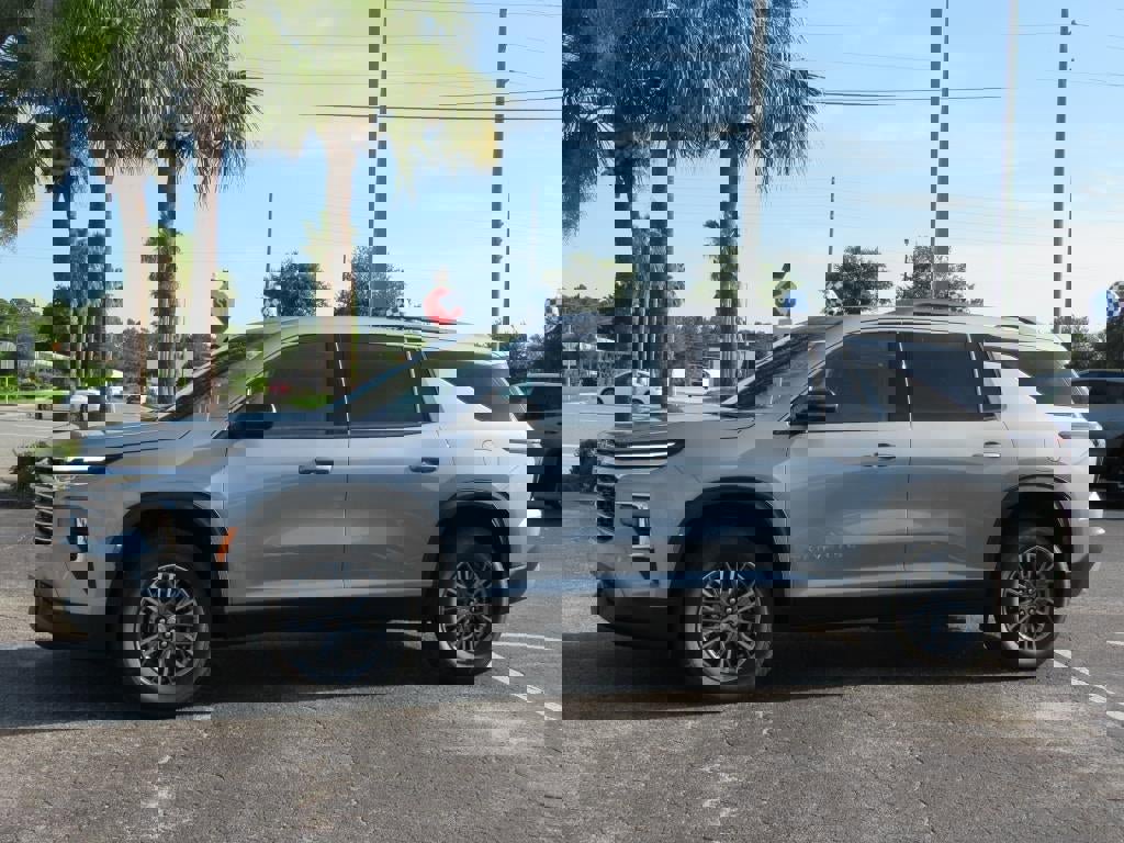 New 2025 Chevrolet Traverse LT image 2