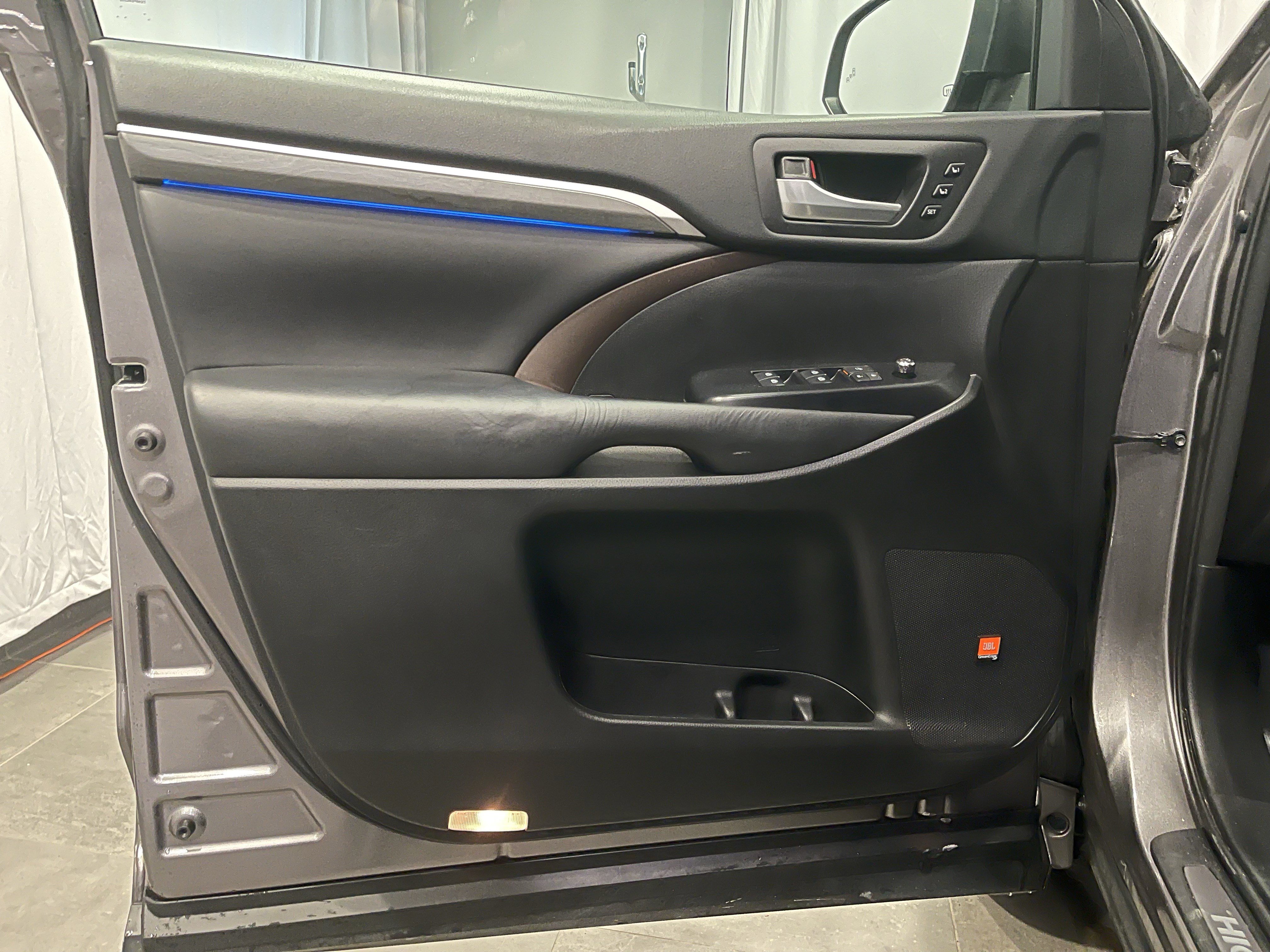 Used 2018 Toyota Highlander Limited image 13