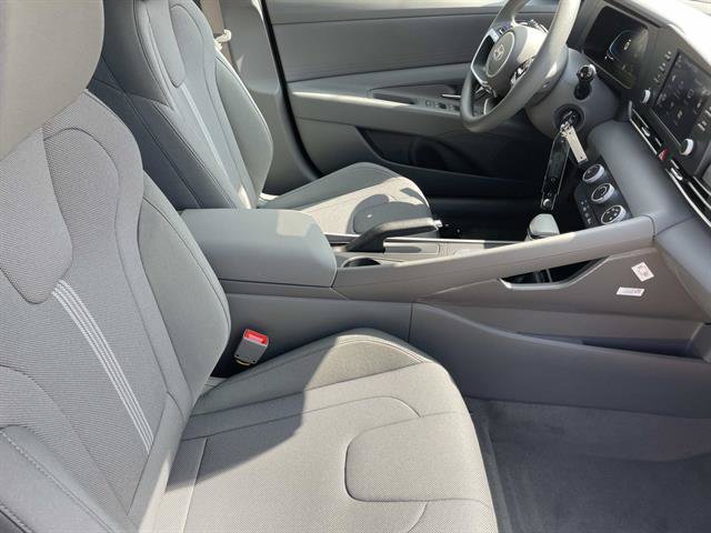 New 2026 Hyundai Elantra SE FWD image 25