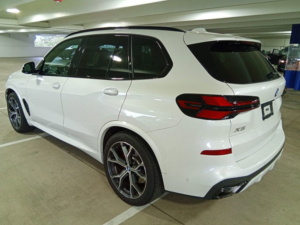 Certified 2025 BMW X5 xDrive50e w/ Executive Package AWD/4WD image 7