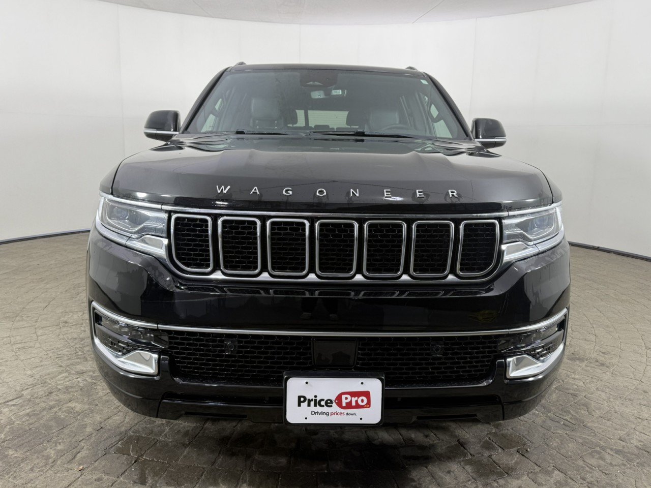 Used 2023 Jeep Wagoneer 4WD w/ Premium Group I image 2