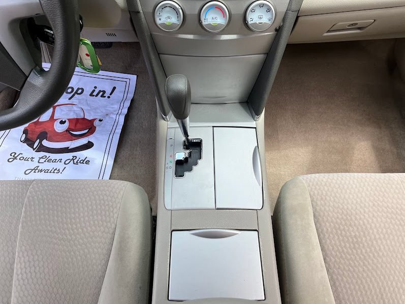 Used 2011 Toyota Camry LE FWD image 18
