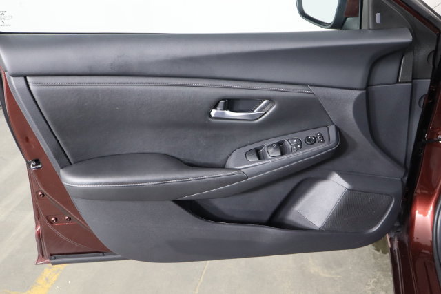 Used 2025 Nissan Sentra SV FWD image 18