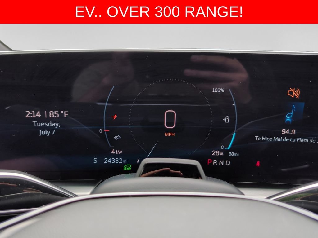 Used 2024 Cadillac Lyriq Luxury AWD/4WD image 10