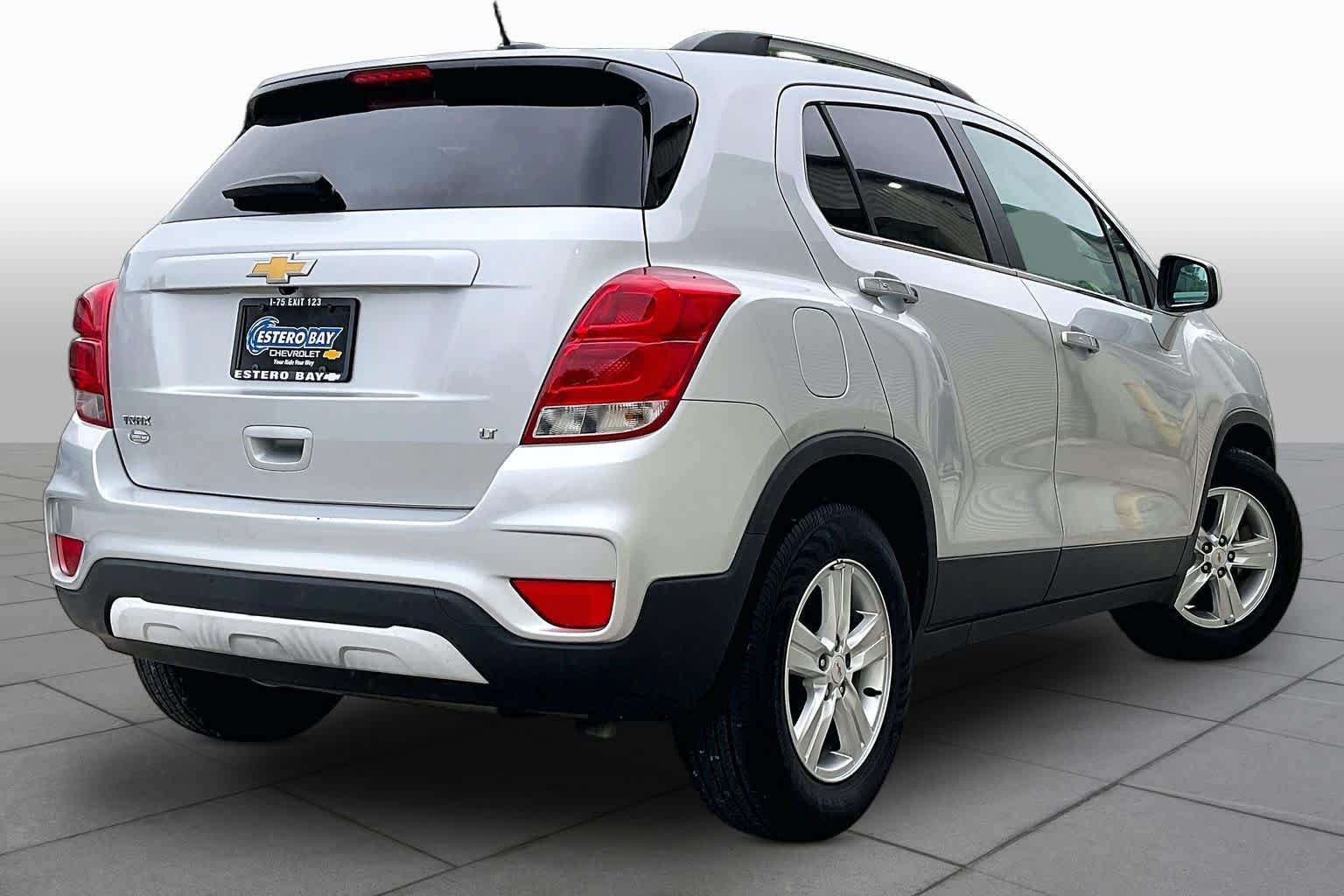 Used 2017 Chevrolet Trax LT w/ LT Convenience Package FWD image 12