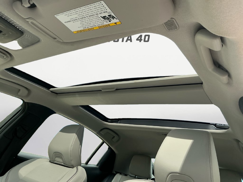 Used 2025 Toyota Prius XLE FWD image 19