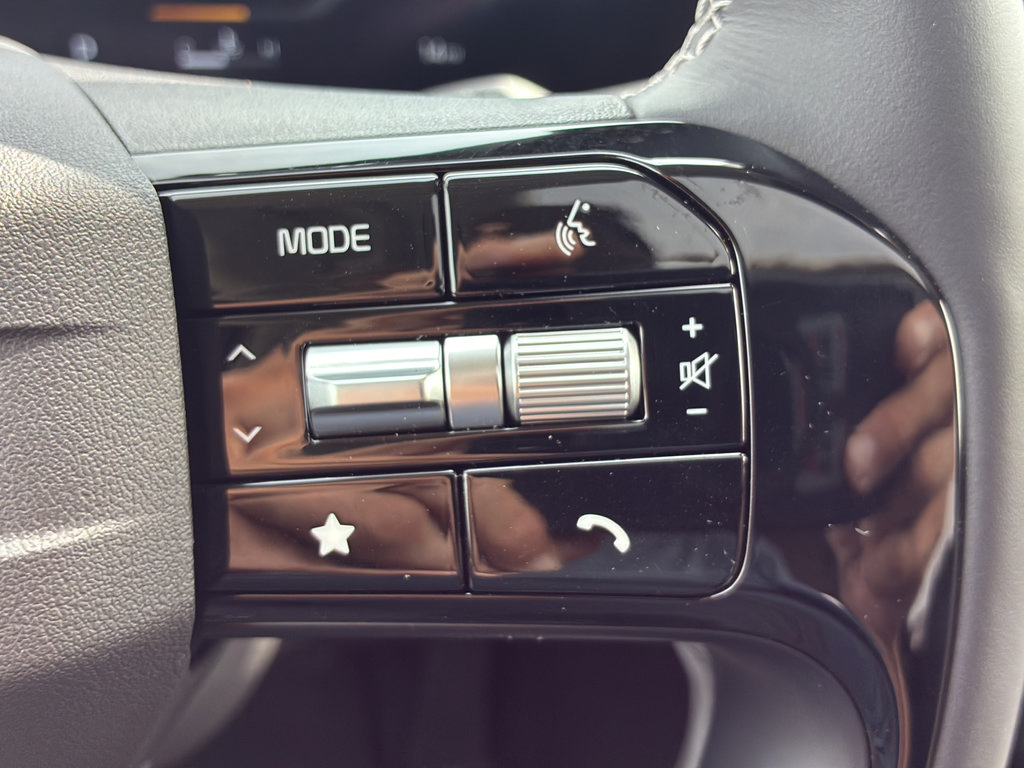 New 2027 Kia Carnival SX w/ Dark Edition Package FWD image 37