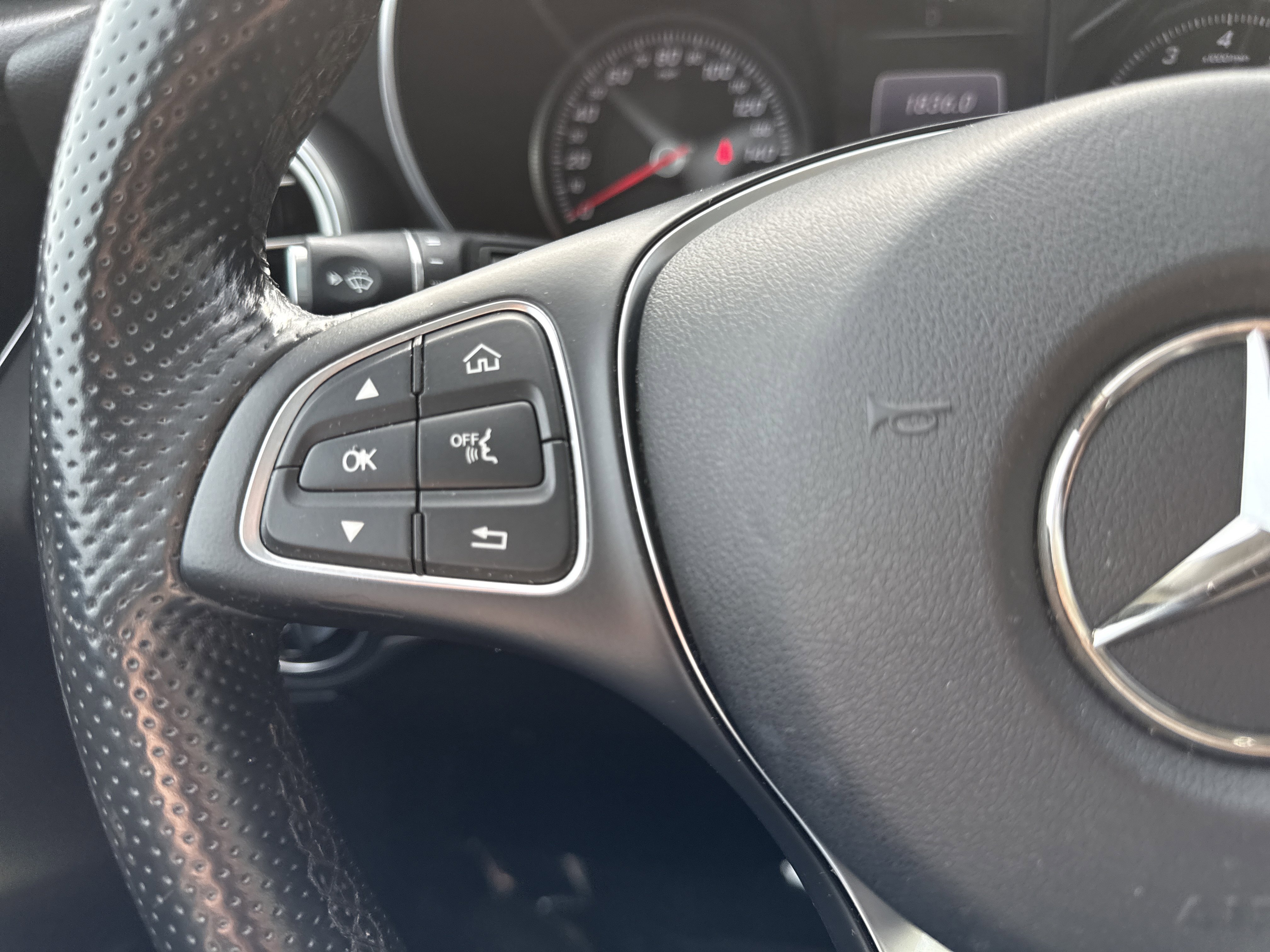 Used 2016 Mercedes-Benz GLC 300 4MATIC w/ Driver Assistance Package image 24