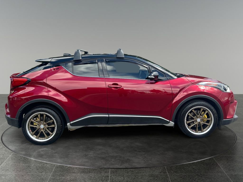 Used 2019 Toyota C-HR Limited FWD image 11