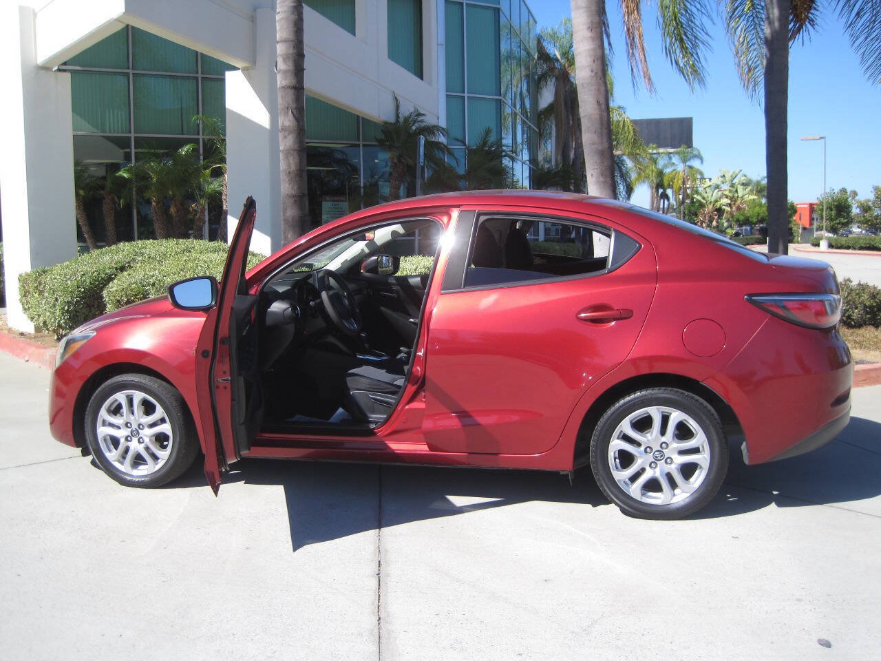 Used 2017 Toyota Yaris iA FWD image 16