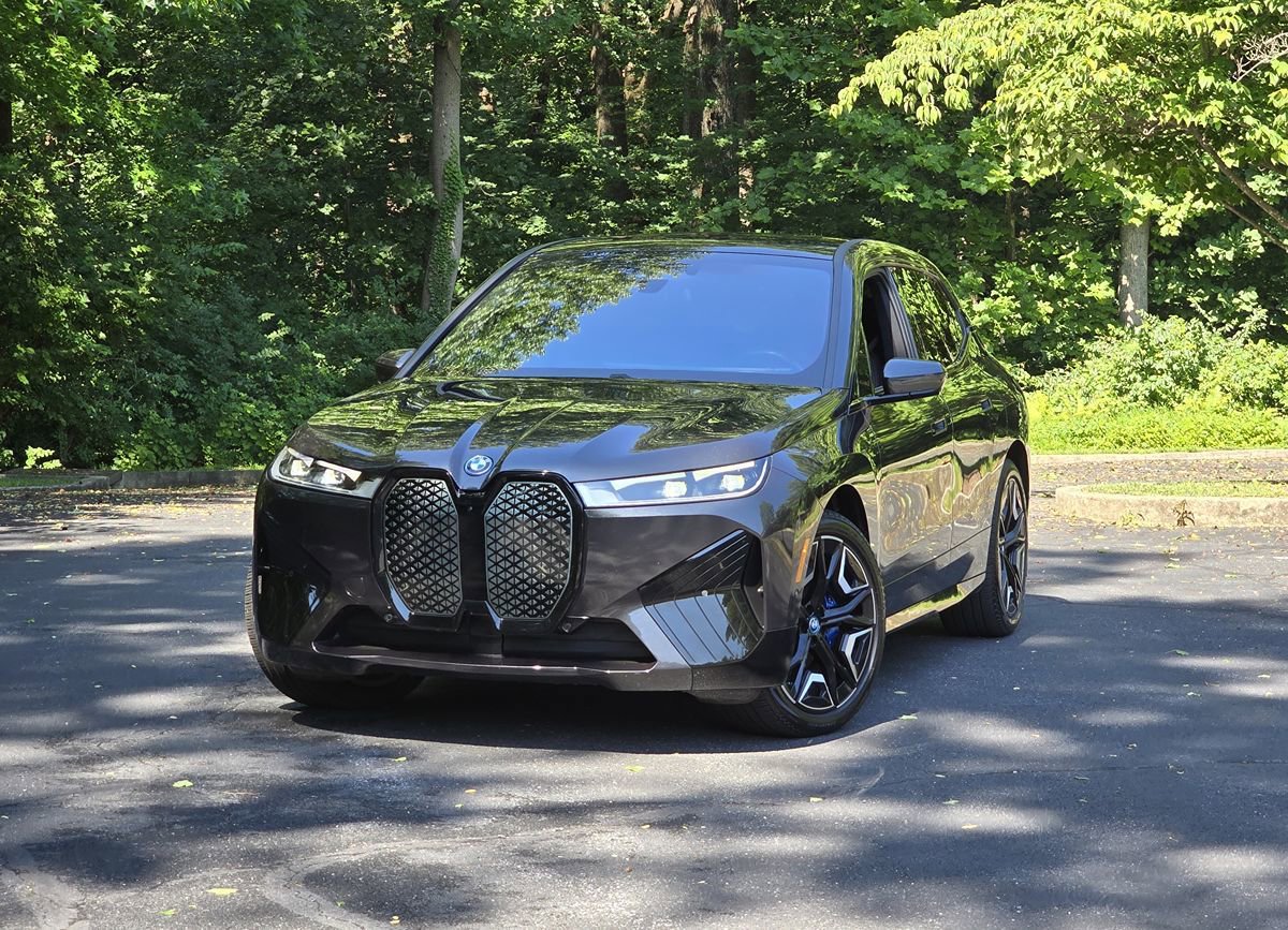 Used 2024 BMW iX xDrive50 w/ Premium Package AWD/4WD image 1