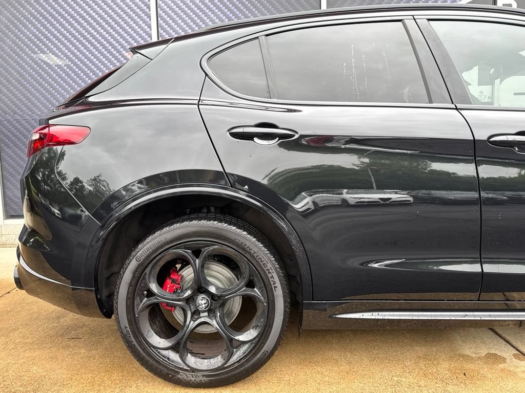 Used 2023 Alfa Romeo Stelvio Veloce AWD/4WD image 5