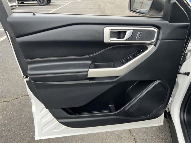 Used 2022 Ford Explorer XLT w/ Equipment Group 202A image 12