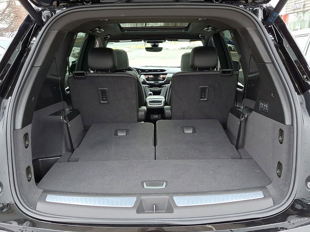 Used 2025 Cadillac XT6 Sport w/ LPO, Red Accent Package image 30