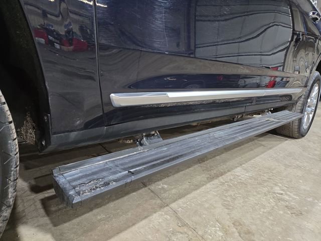 Used 2024 GMC Yukon XL Denali w/ Advanced Technology Package image 9