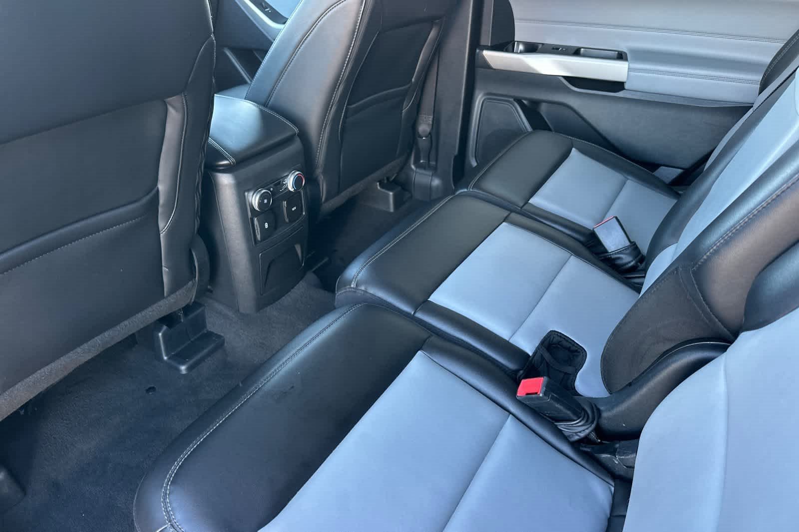 Certified 2022 Ford Explorer XLT w/ Equipment Group 202A image 4