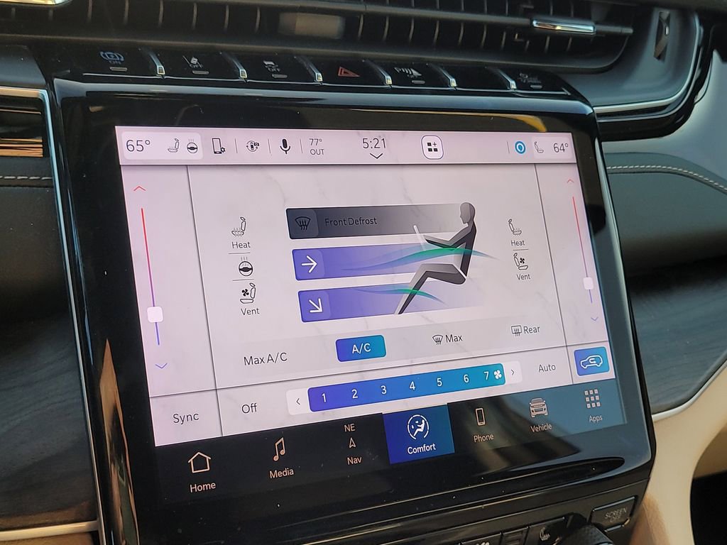 Used 2023 Jeep Grand Cherokee 4WD 4xe w/ Luxury Tech Group II image 24