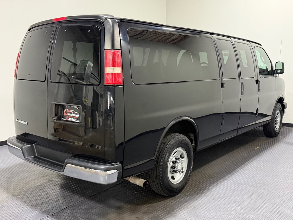 Used 2017 Chevrolet Express 3500 LT w/ LT Preferred Equipment Group RWD image 5
