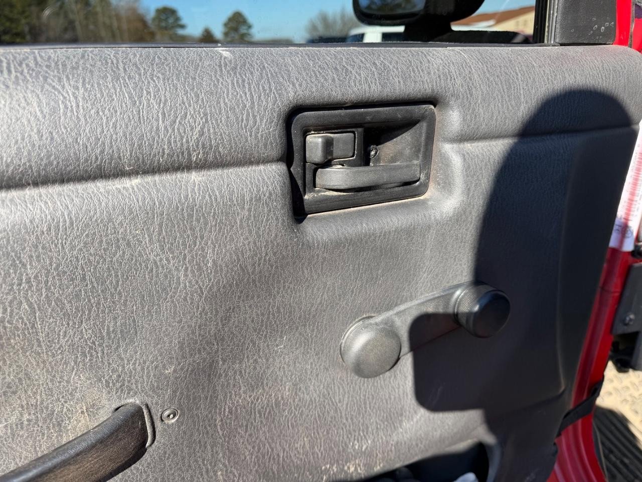 Used 2004 Jeep Wrangler 2dr Unlimited 4WD w/ Convenience Group image 19