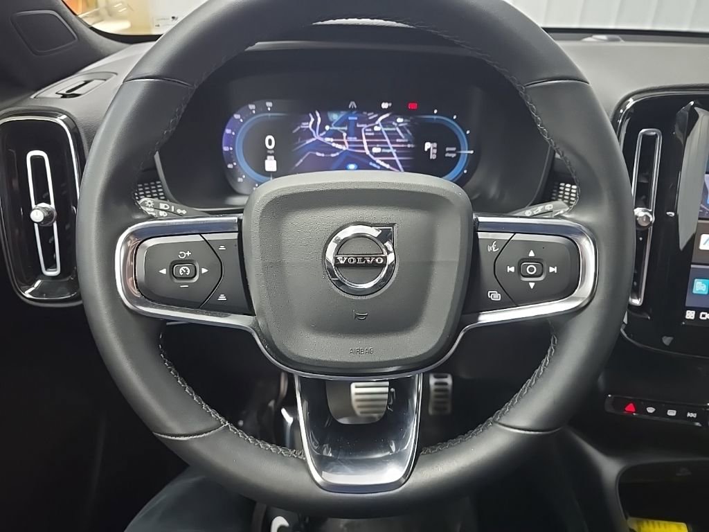 Used 2022 Volvo XC40 P8 Recharge Plus image 19