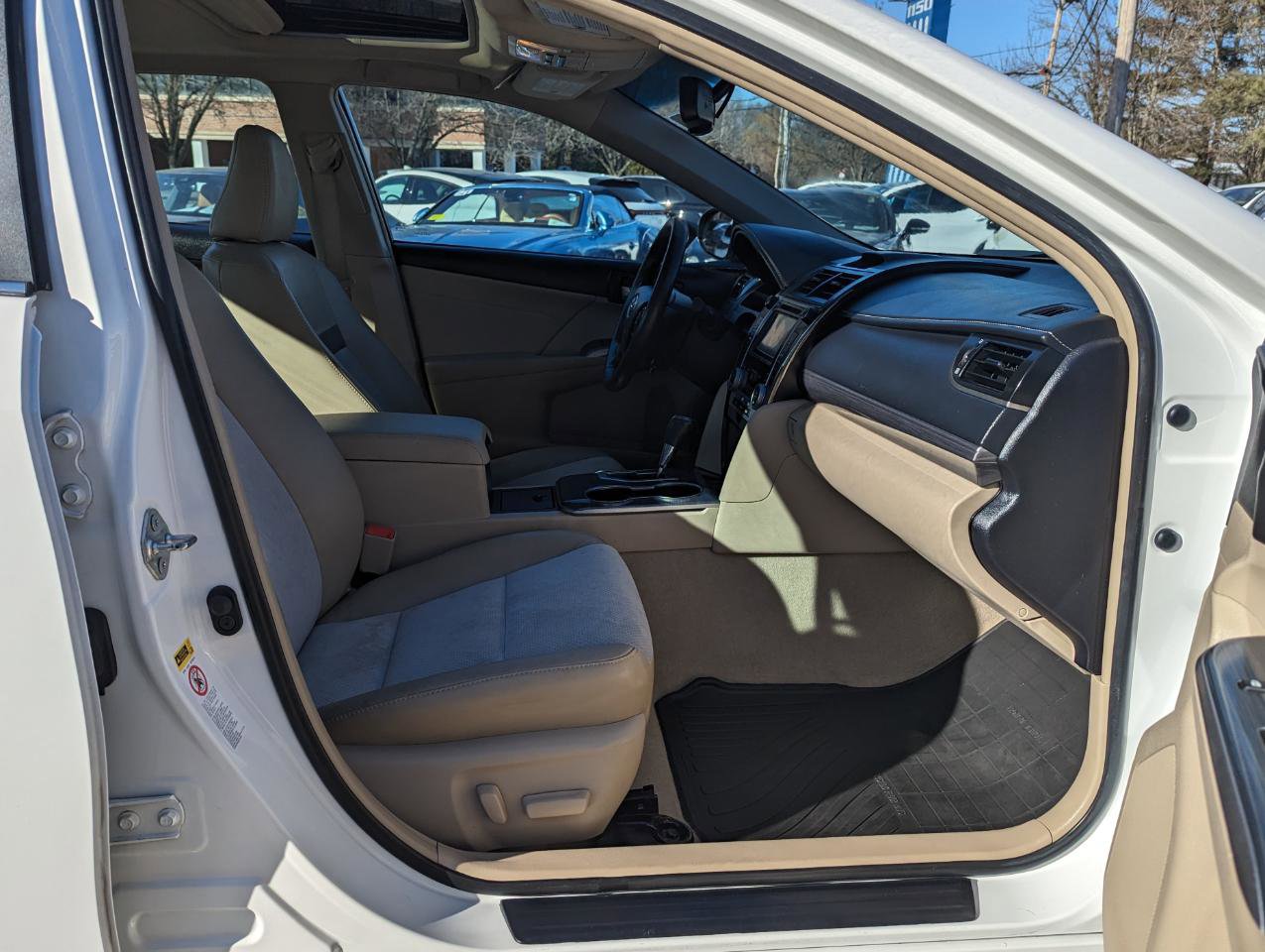 Used 2013 Toyota Camry XLE w/ Leather Pkg image 32