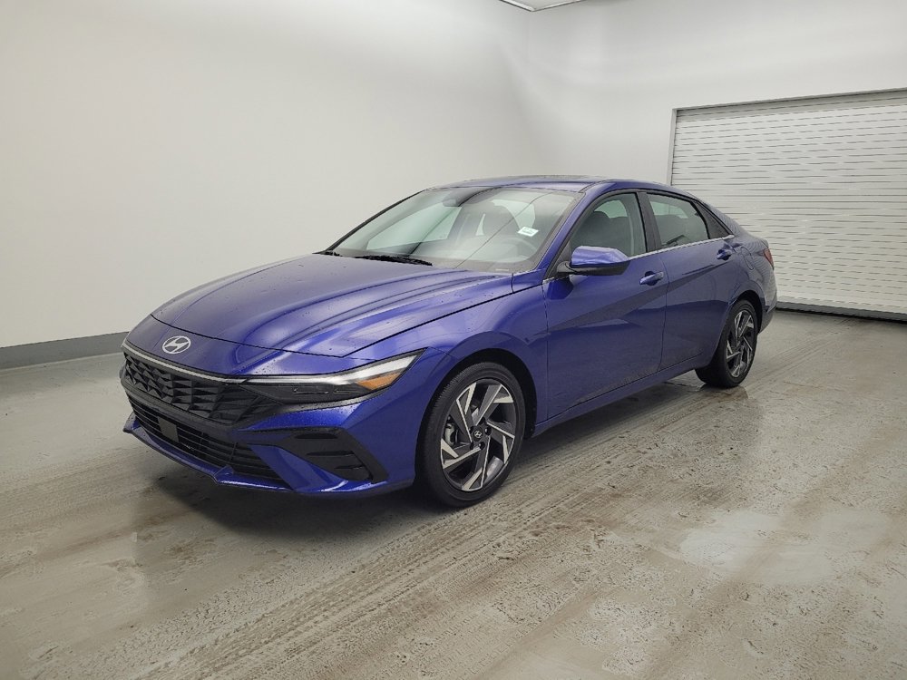 Used 2025 Hyundai Elantra SEL image 2
