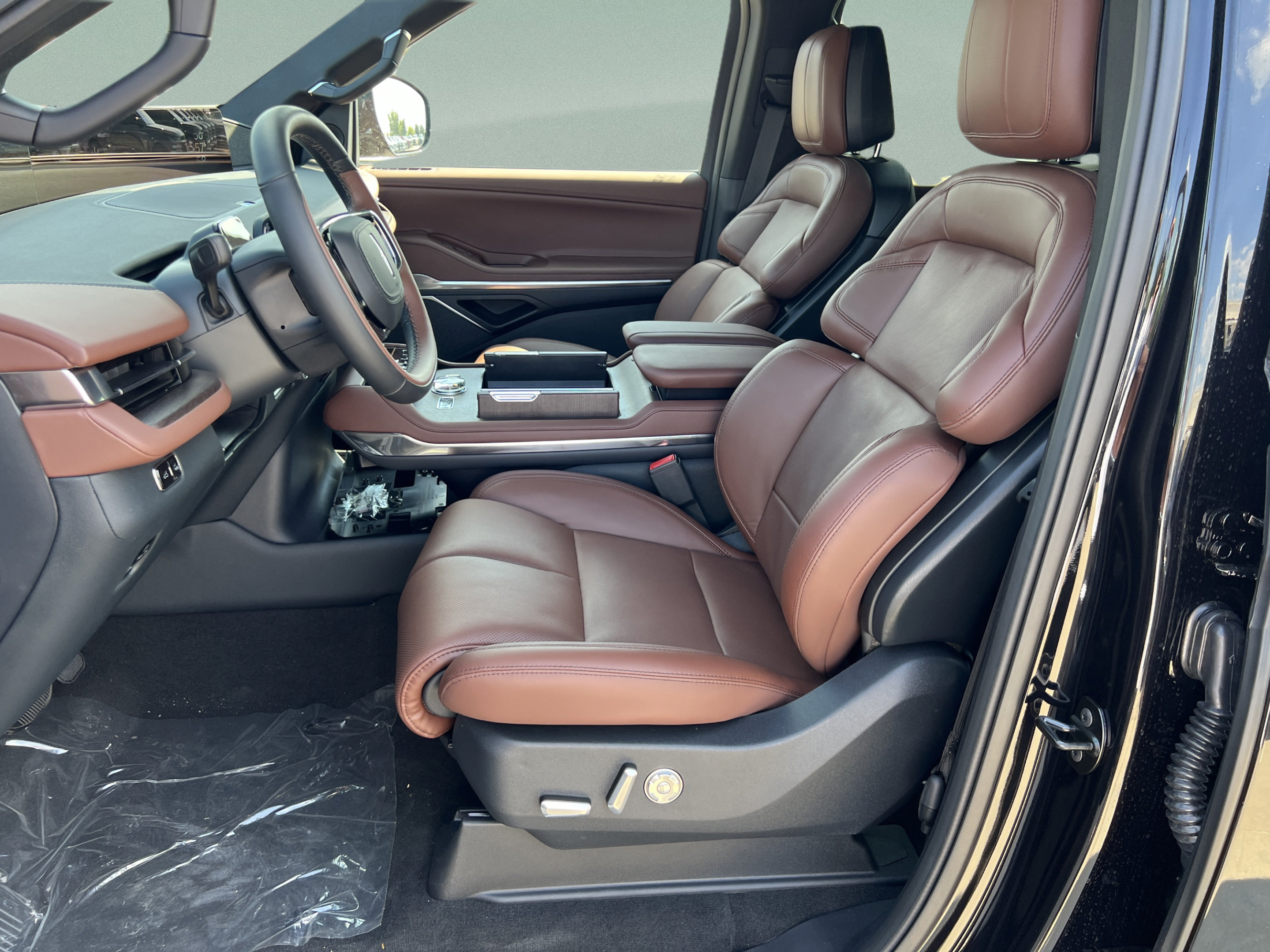 New 2027 Lincoln Navigator Reserve AWD/4WD image 9