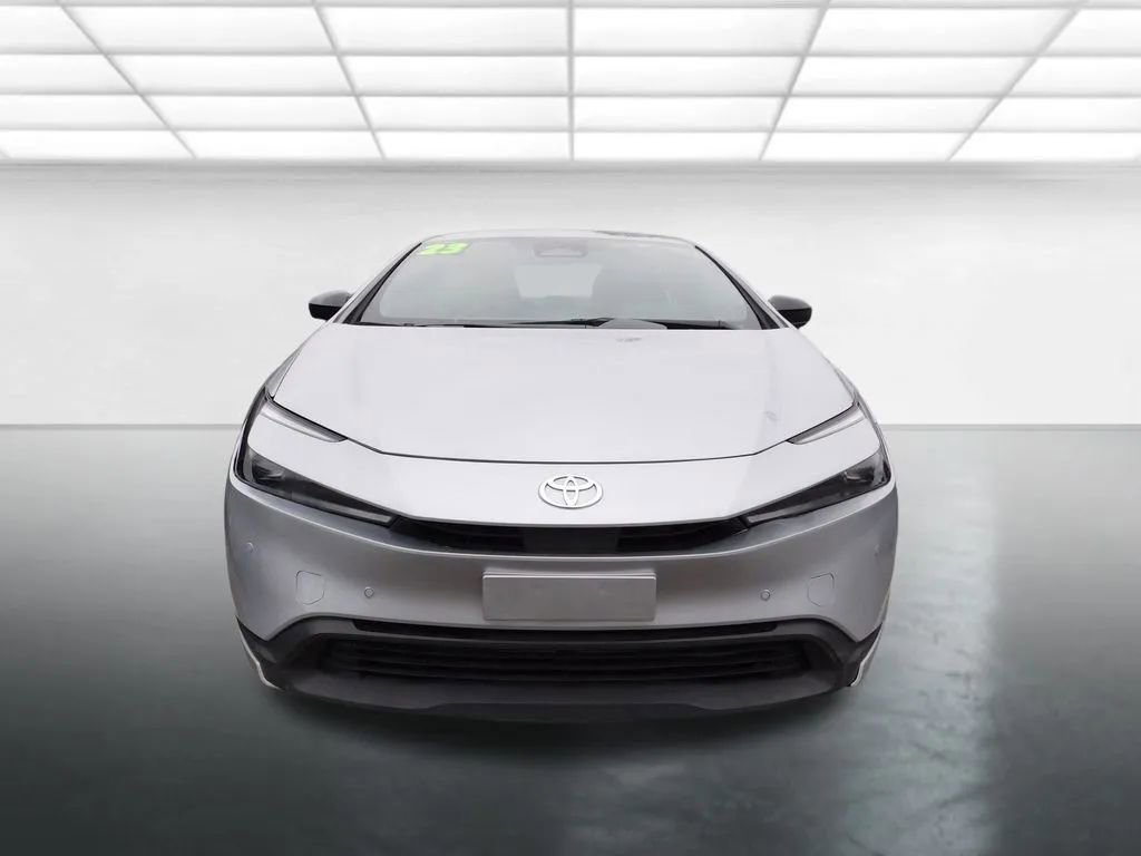 Used 2023 Toyota Prius LE image 3