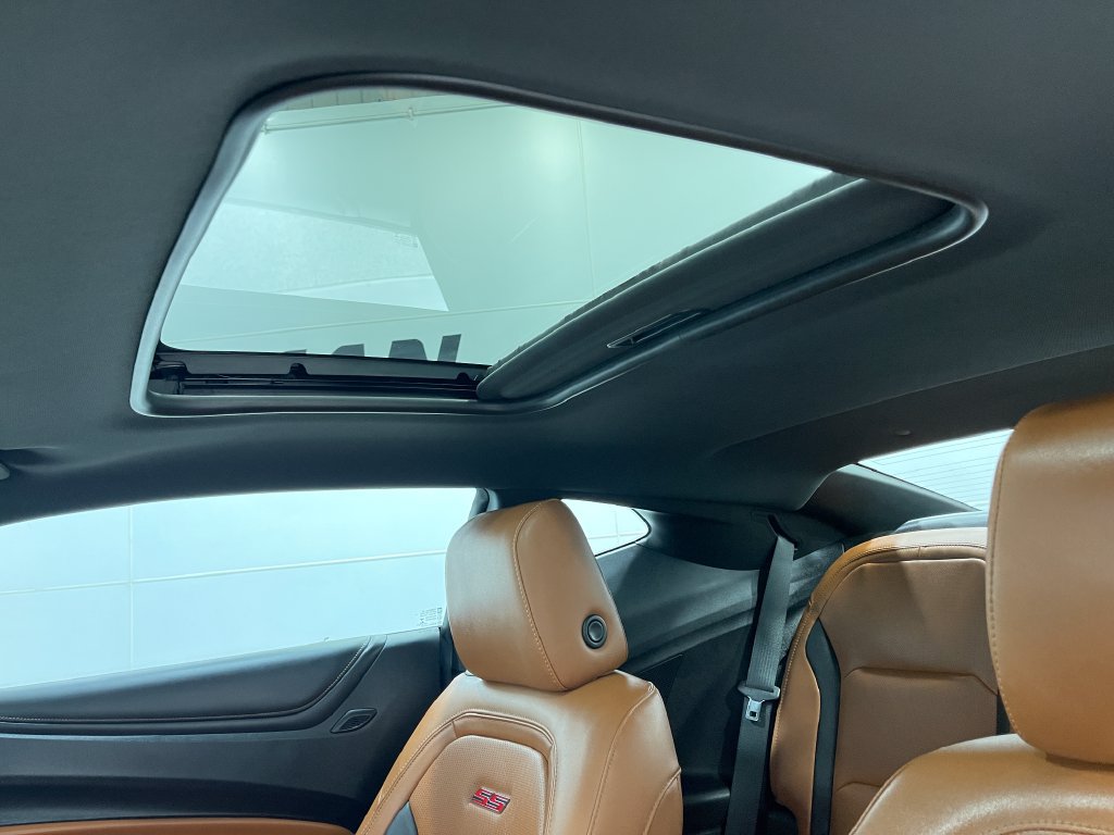 Used 2018 Chevrolet Camaro SS RWD image 12
