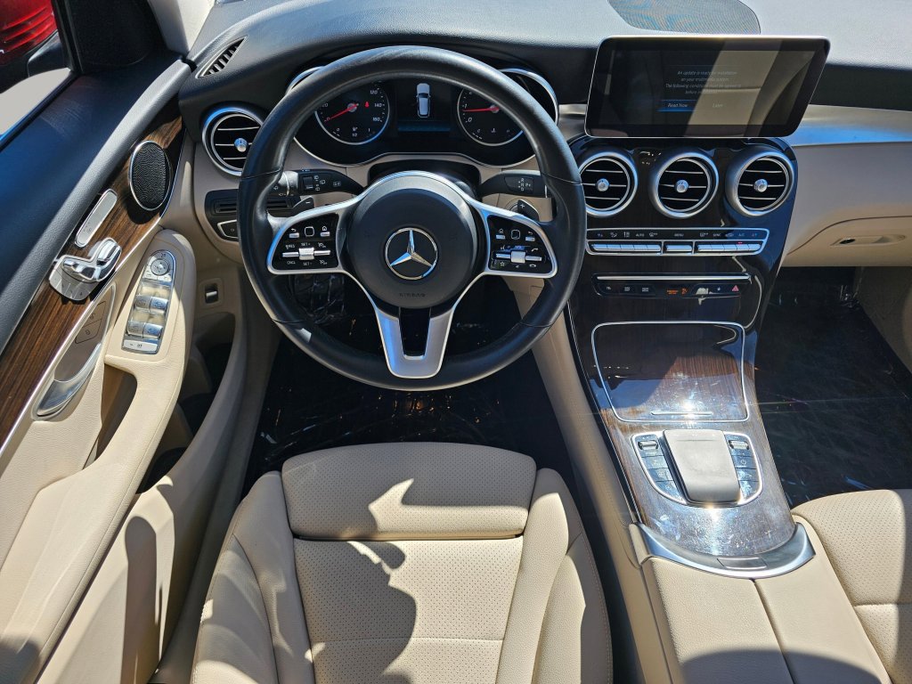 Used 2021 Mercedes-Benz GLC 300 4MATIC image 3