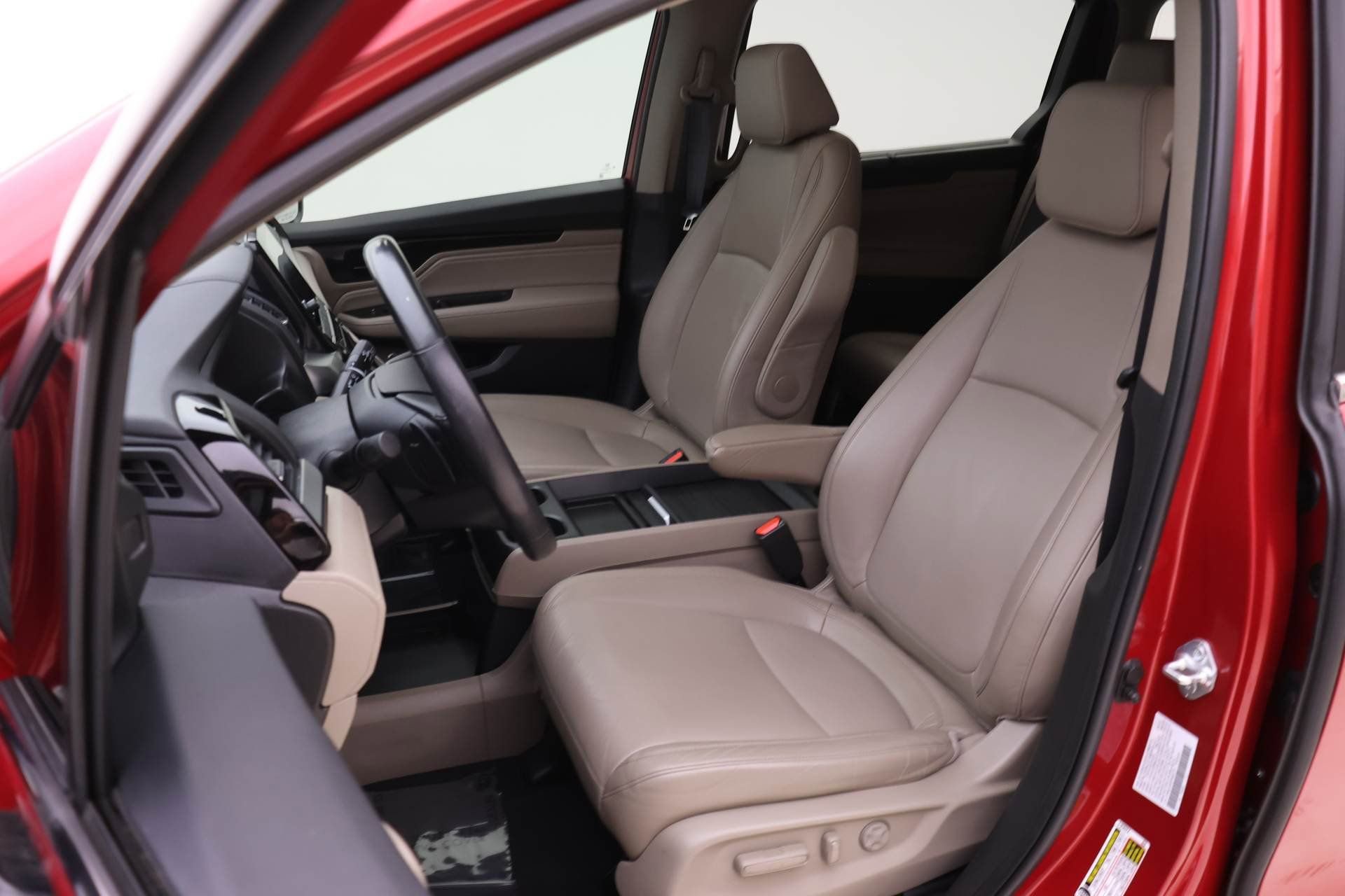 Used 2023 Honda Odyssey Touring image 4