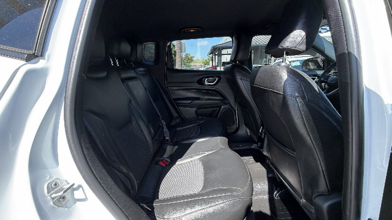 Used 2022 Jeep Compass Latitude FWD image 28