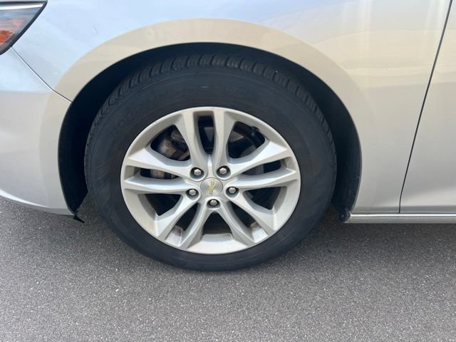 Used 2017 Chevrolet Malibu LT w/ Driver Confidence Package FWD image 8