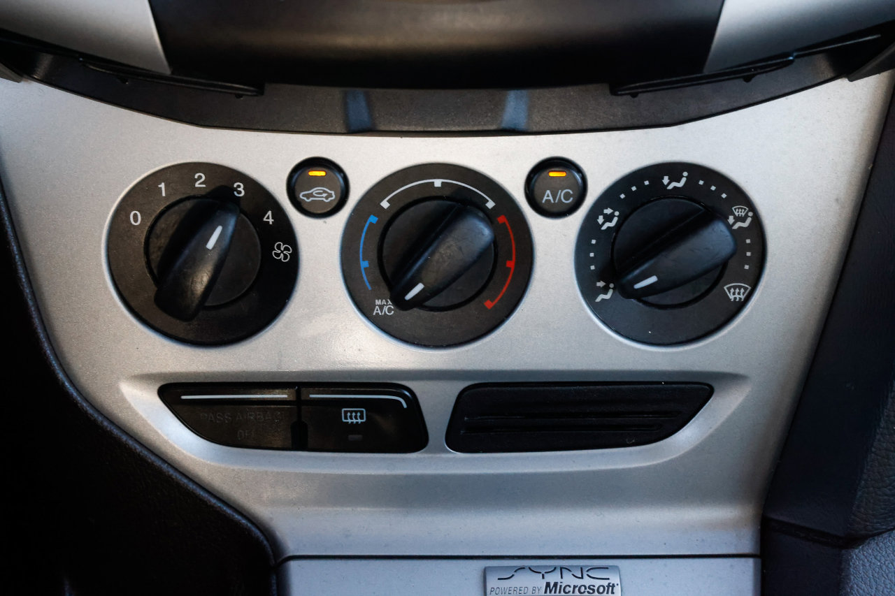 Used 2014 Ford Focus SE w/ SE Sport Package image 29