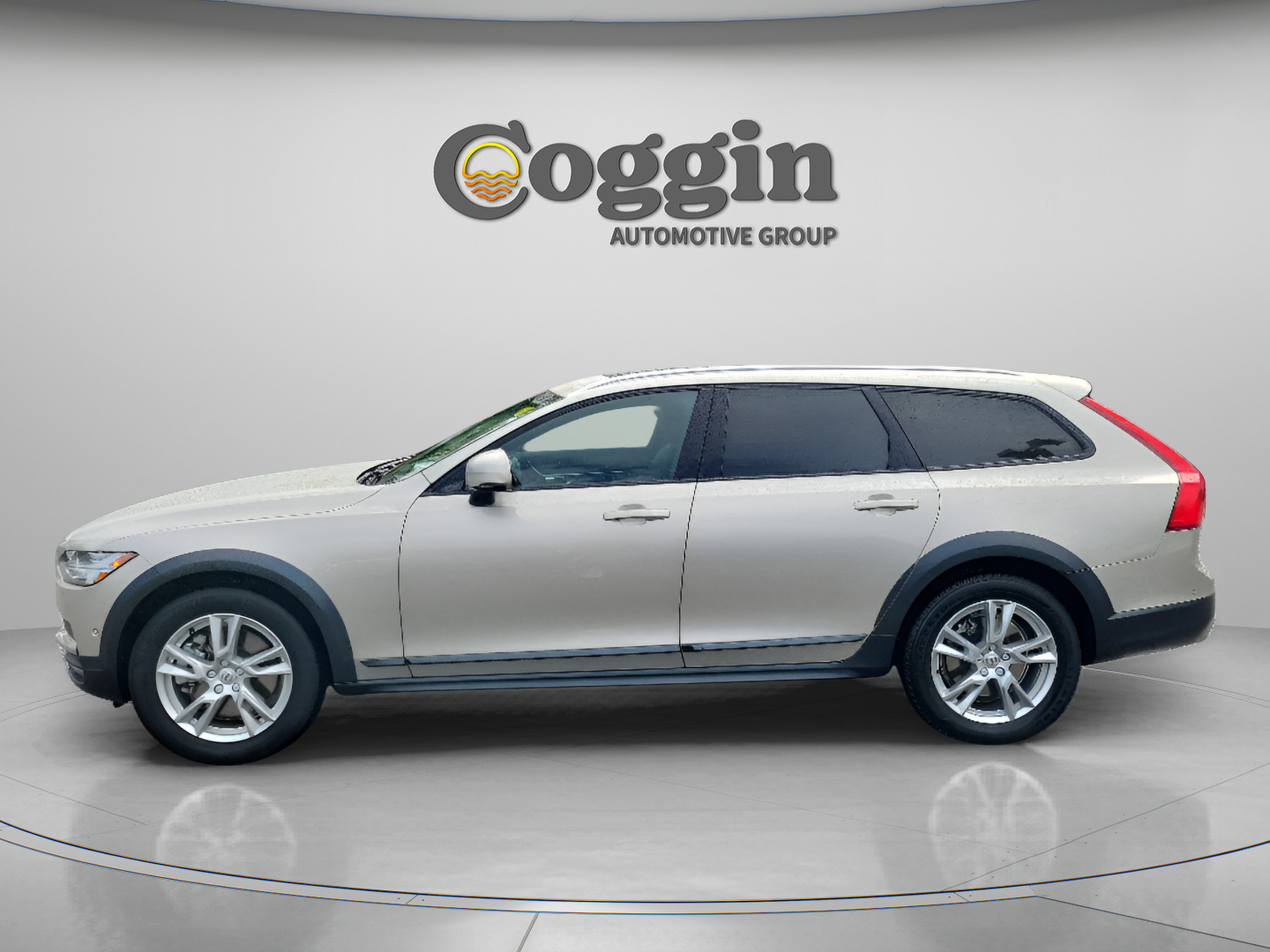 Used 2019 Volvo V90 T5 Cross Country AWD/4WD image 2